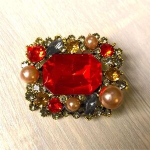 Beautiful Square Ruby Red Brooch W/ Faux Pearls And Crystals Gold Tone Red